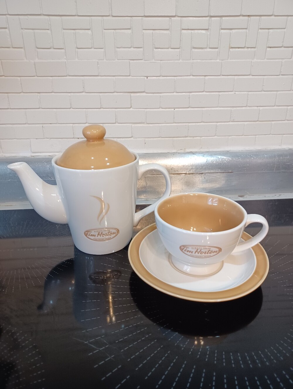Tim Hortons Collectible 2006 Teapot with Matching Tea Cup & Saucer Always Fresh